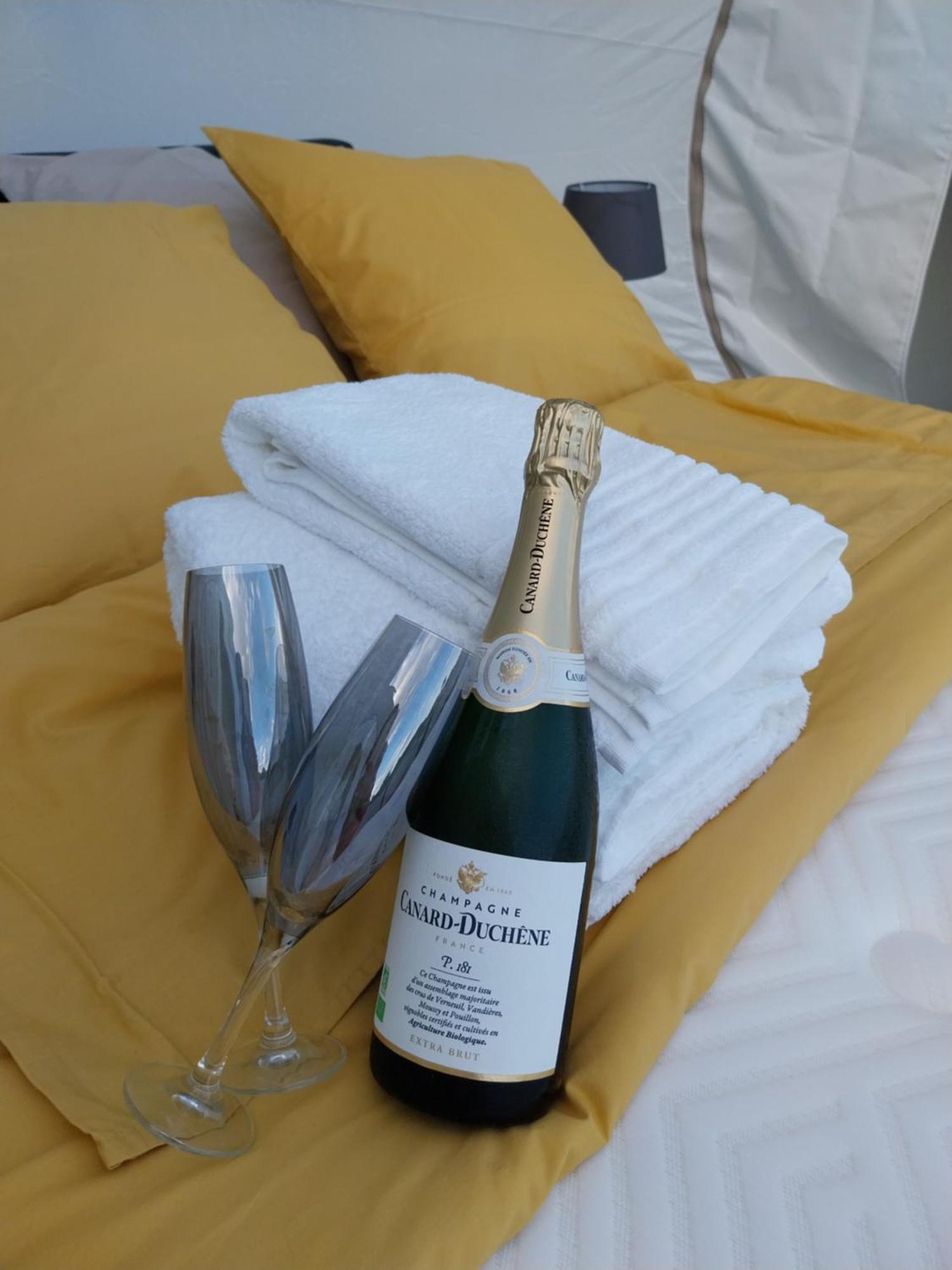 La Bubble Hotel La Salvetat-Peyrales Екстериор снимка